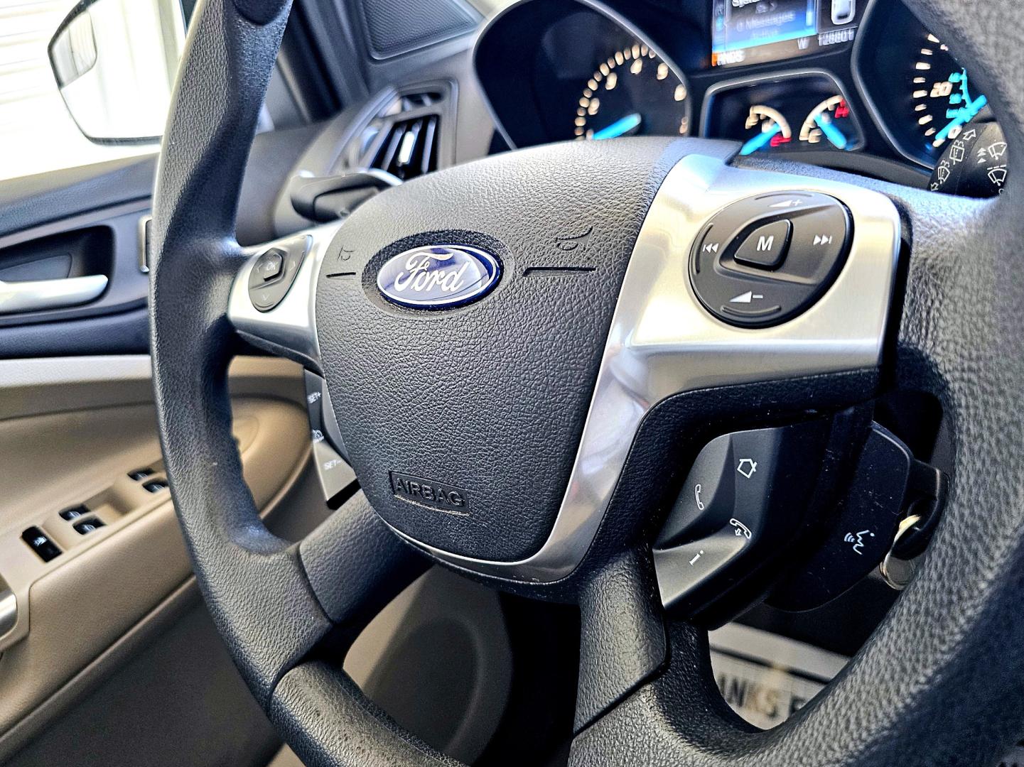 2014 WHITE Ford Escape SE FWD (1FMCU0G98EU) with an 2.0L L4 DOHC 16V engine, 6-Speed Automatic transmission, located at 18001 Kellogg Rd, Saucier, MS, 39574, (228) 832-1441, 39.421459, -76.641457 - Photo#12